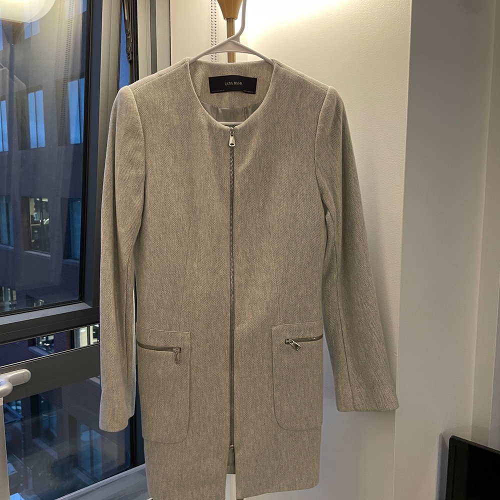 Grey / coat / small / very classic and nice / silver zip up